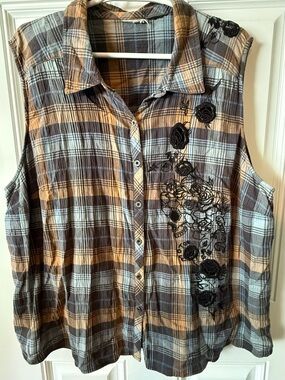 Harley Davidson Sleeveless Plaid Button-Front Top with Black Floral Embroidery